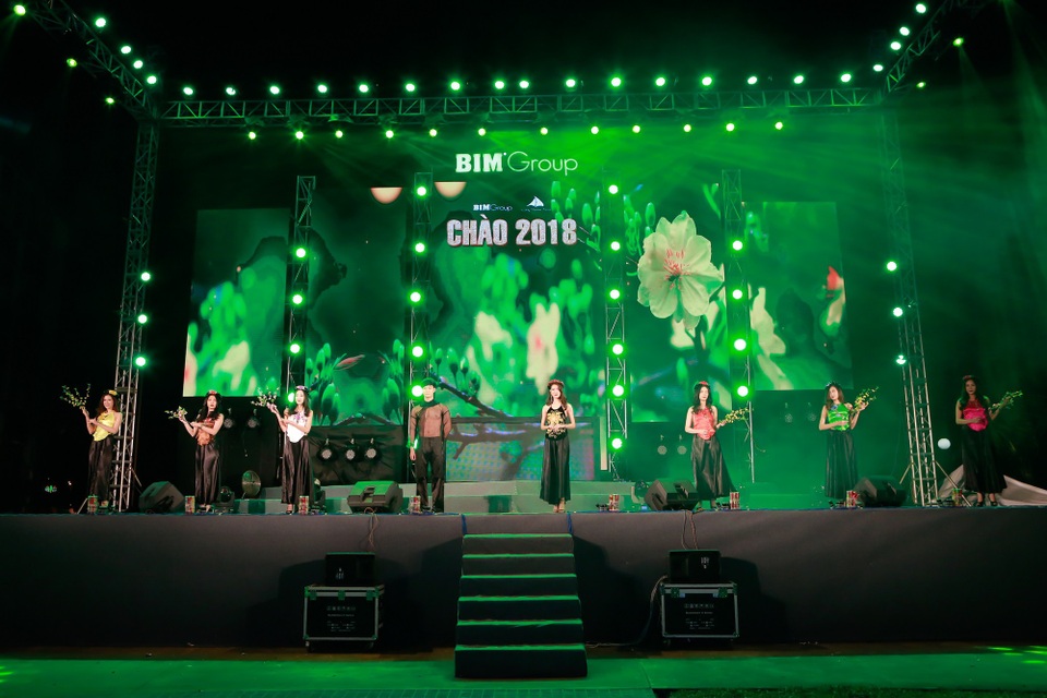 “Chào 2018” - Halong Marine Plaza bùng nổ với JustaTee, Giang Hồng Ngọc, Hạnh Sino - 18