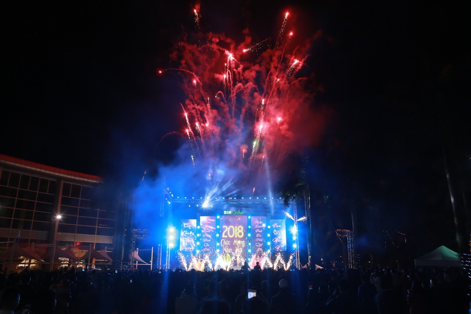 “Chào 2018” - Halong Marine Plaza bùng nổ với JustaTee, Giang Hồng Ngọc, Hạnh Sino - 22