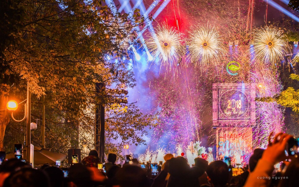 ​Màn trình diễn pháo sáng tuyệt đẹp đón 2018