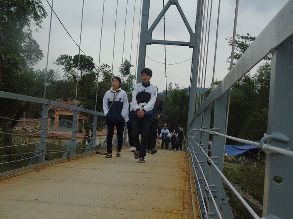 Người dân vui mừng tạm biệt những chuyến đò ngang nguy hiểm - 3 Người dân vui mừng tạm biệt những chuyến đò ngang nguy hiểm - 3