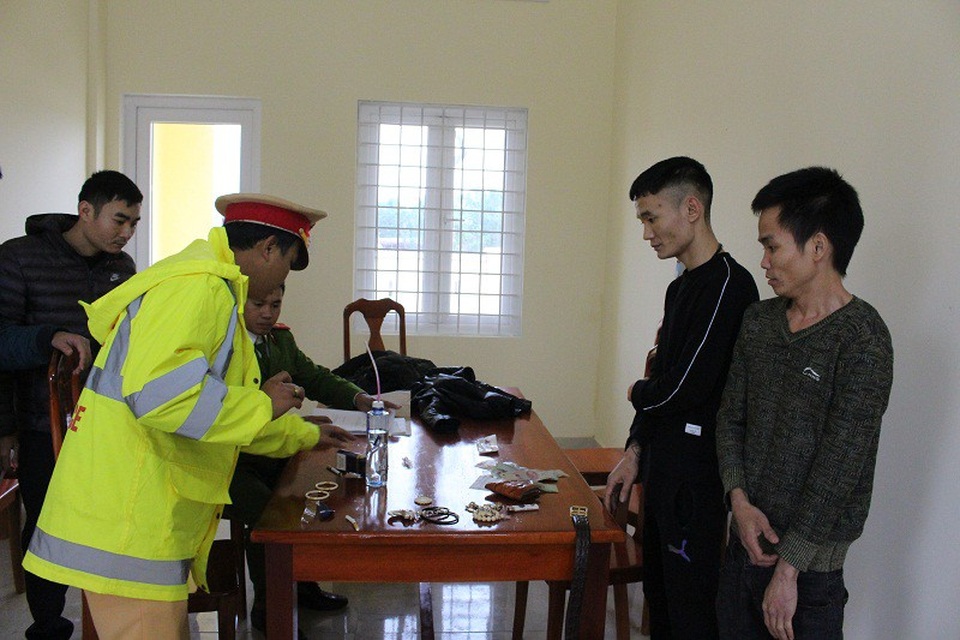 Vừa sử dụng ma tuý vừa vận chuyển pháo trên quốc lộ - 1 Vừa sử dụng ma tuý vừa vận chuyển pháo trên quốc lộ - 1