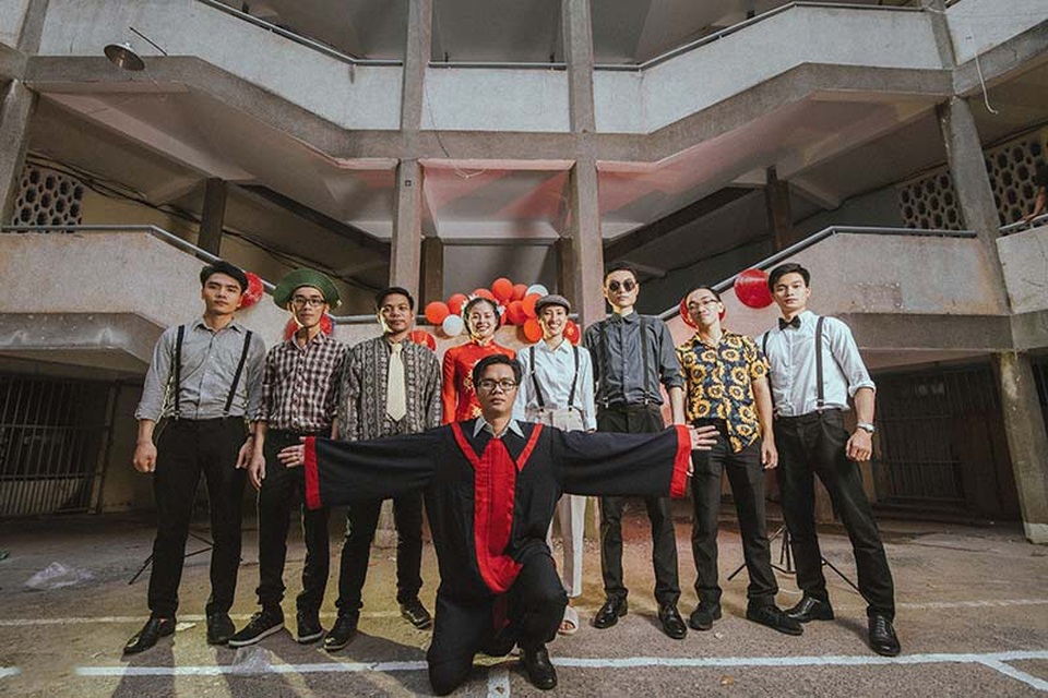 Cùng xem thêm một số hình ảnh “cực ngầu” trong bộ ảnh kỷ yếu này.