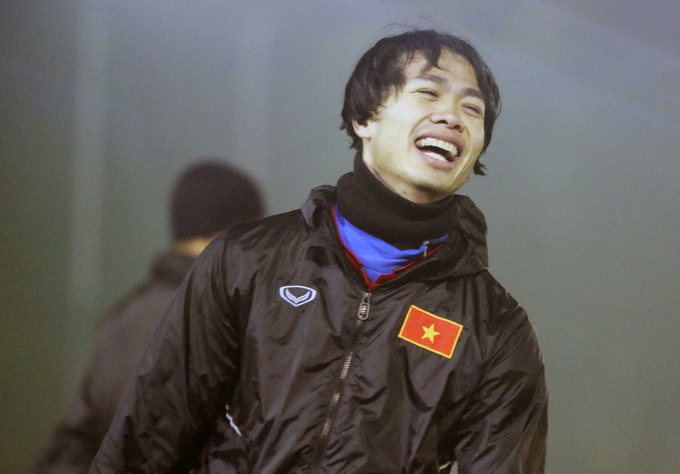 U23 Việt Nam khốn khổ vì sân tập trước trận gặp U23 Syria - 5
Nụ cười rạng rỡ của Công Phượng