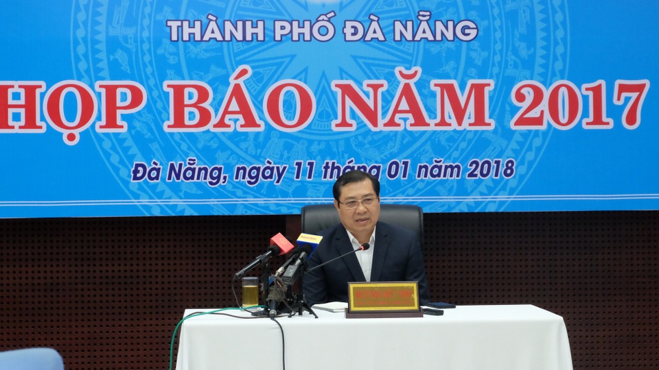 Hàng chục biệt thự sai phép ở Đà Nẵng: Phạt cả nhà thầu và đơn vị thi công - 1 Ông Huỳnh Đức Thơ - Chủ tịch UBND TP Đà Nẵng chủ trì buổi họp báo của UBND thành phố sáng 11/1