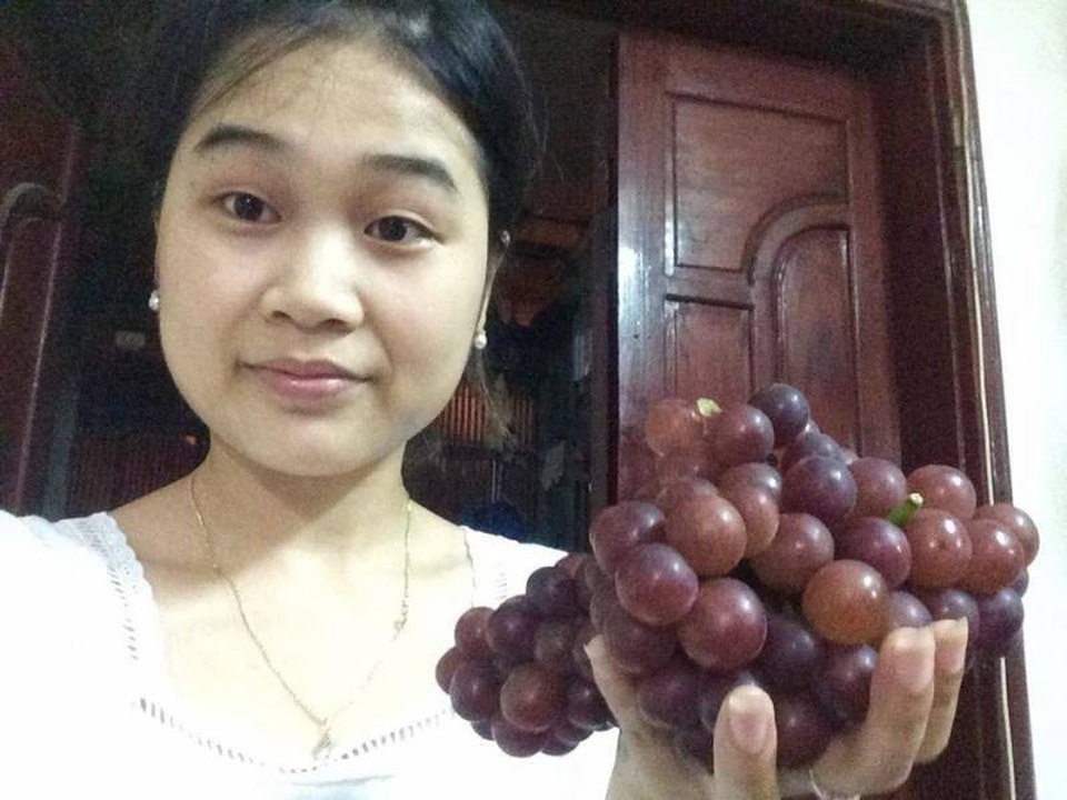 “Nhật ký” bán hàng “online” - 1
Đinh Thùy với nghề tay trái: Bán hàng “online”. Ảnh: NVCC.