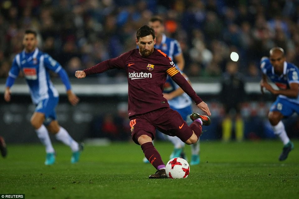Messi đá hỏng phạt đền, Barcelona bại trận trước Espanyol - 2
Messi gây thất vọng khi đá hỏng quả phạt đền