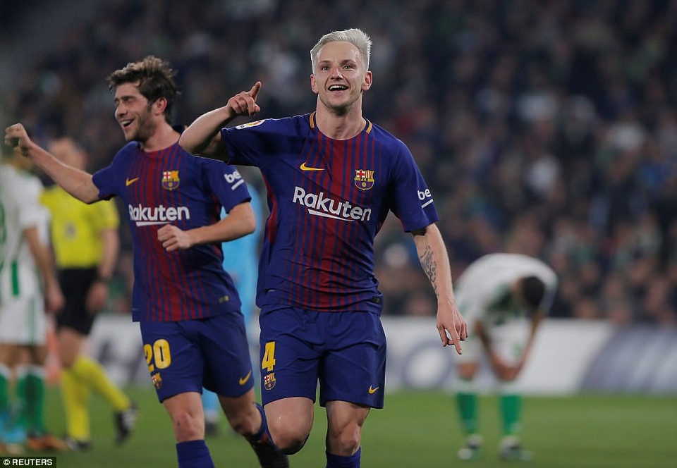 Betis 0-5 Barcelona: Messi, Suarez cùng lập cú đúp - 2
Rakitic là người khai thông thế bế tắc cho Barcelona