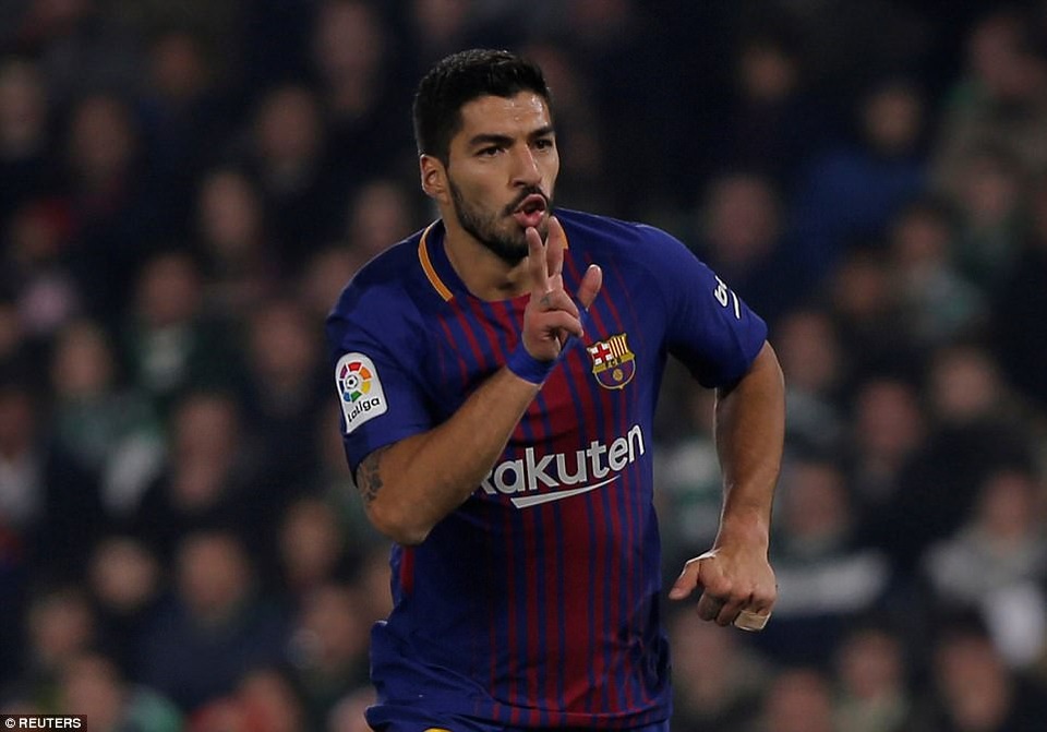 Betis 0-5 Barcelona: Messi, Suarez cùng lập cú đúp - 4
Luis Suarez lập cú đúp giúp Barcelona thắng Betis 5-0