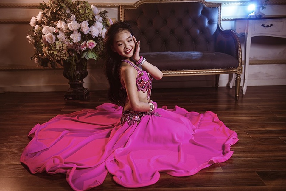 Vũ khúc bellydance quyến rũ của cô bé 11 tuổi Hà thành - 10 Vũ khúc bellydance quyến rũ của cô bé 11 tuổi Hà thành - 10
