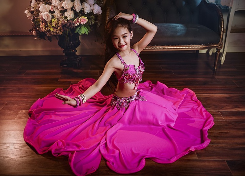 Vũ khúc bellydance quyến rũ của cô bé 11 tuổi Hà thành - 6
Vũ công nhỏ tuổi mơ ước được trở thành một biên đạo, vũ công múa bụng đẳng cấp quốc tế, được mời giảng dạy và biểu diễn khắp các nước.