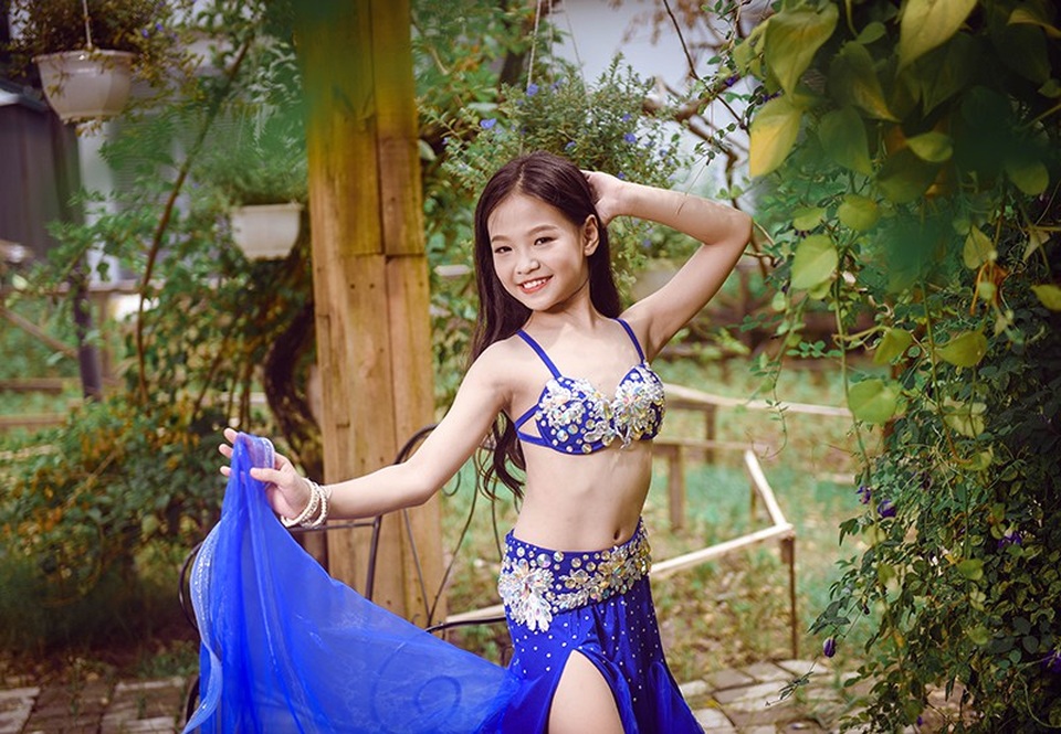 Vũ khúc bellydance quyến rũ của cô bé 11 tuổi Hà thành - 7 Vũ khúc bellydance quyến rũ của cô bé 11 tuổi Hà thành - 7