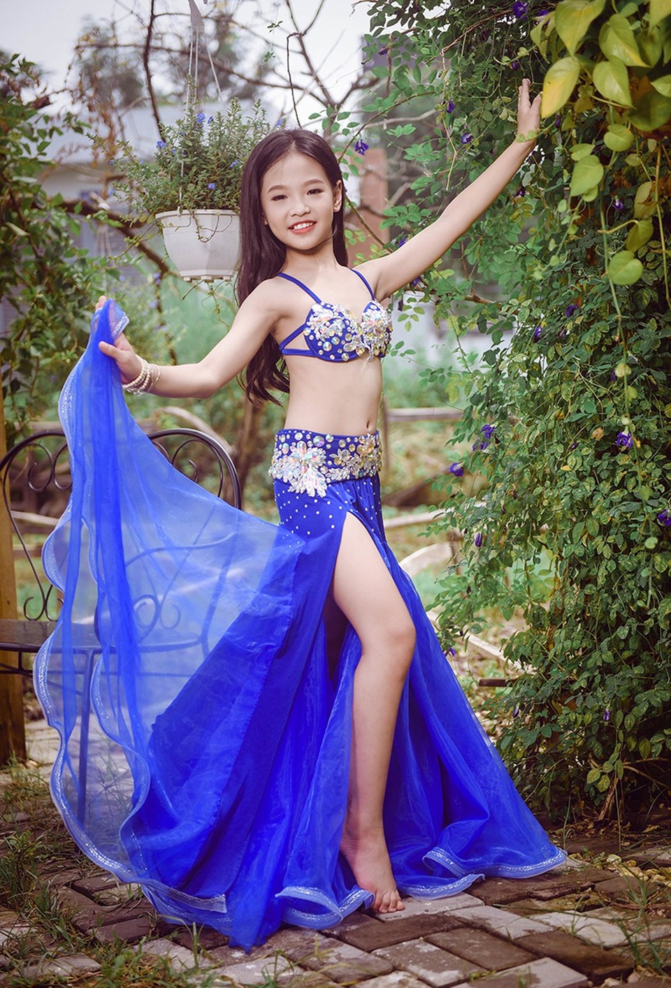 Vũ khúc bellydance quyến rũ của cô bé 11 tuổi Hà thành - 9 Vũ khúc bellydance quyến rũ của cô bé 11 tuổi Hà thành - 9