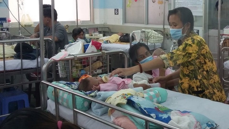 Bệnh truyền nhiễm đe dọa cộng đồng trong mùa đông xuân - 2
Giải quyết quá tải là vấn đề sống còn giảm nhiễm chéo trong điều trị.