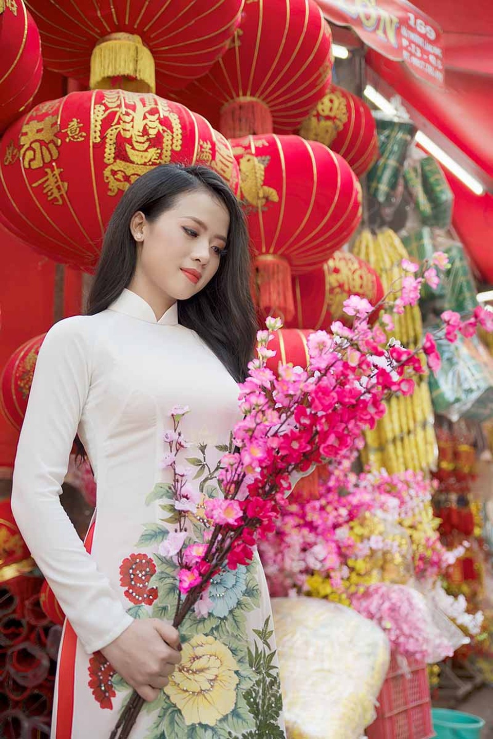 
Bộ ảnh này được ghi lại ở TP HCM, nơi Huỳnh Như đang sinh sống và học tập.
