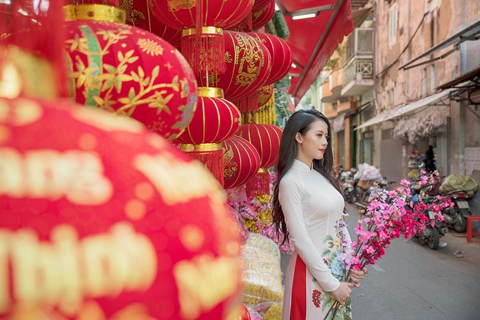 
Ngoài thời gian học tập ở trường, Huỳnh Như thường làm mẫu ảnh cho một số cửa hàng thời trang, nhờ đó cô tự tin và hoàn thiện bản thân mình.
