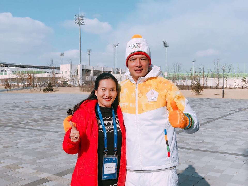 Bình Minh khoe ảnh gia đình hạnh phúc sau "sóng gió"; Elly Trần "cởi áo" khoe vòng 1 - 1 Vợ chồng Bình Minh có chuyến công tác tại Hàn Quốc, trên trang cá nhân Anh Thơ chia sẻ nhiều ảnh cả hai vợ chồng vui vẻ khi bên nhau. Sau khi vướng phải tin đồn ồn ào chuyện tình cảm thì gia đình Bình Minh vẫn vững vàng vượt qua giông bão.