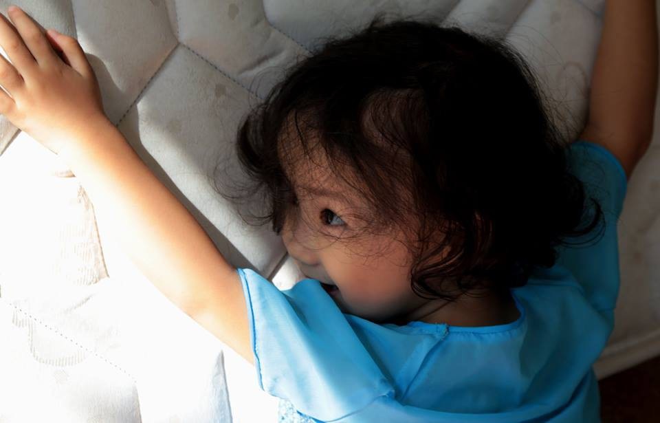 Nét cười bé gái 5 tuổi, nhìn không thể không yêu - 4 Nét cười bé gái 5 tuổi, nhìn không thể không yêu - 4