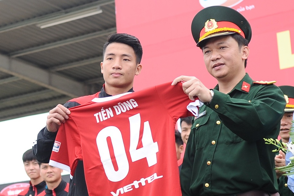Thắng Qatar, Viettel tặng 1 tỷ đồng cho đội tuyển U23 Việt Nam - 1
Cầu thủ Bùi Tiến Dũng góp mặt trong đội hình U23 thuộc biên chế của đội Hạng nhất Viettel.