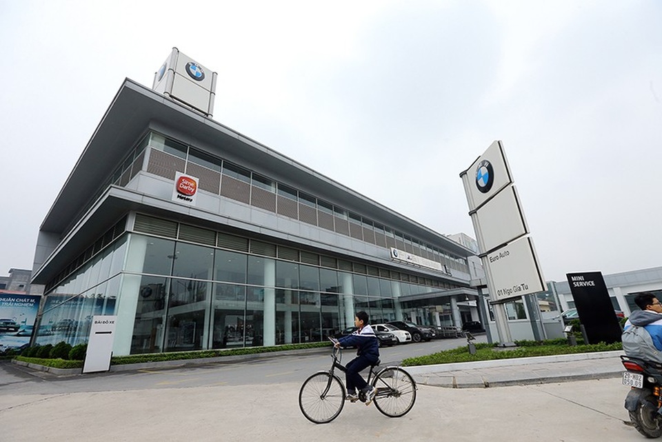 Những hình ảnh cuối cùng của BMW và MINI trước khi về với Trường Hải - 4 Showroom lớn nhất của BMW tại Long Biên - Hà Nội vắng vẻ trong những ngày diễn ra sự chuyển giao.