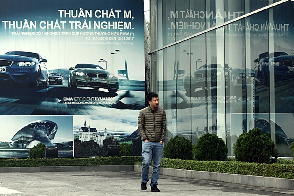 Những hình ảnh cuối cùng của BMW và MINI trước khi về với Trường Hải - 12
Một nhân viên làm việc tại showroom BMW (Long Biên) trong những ngày đầu năm 2018.