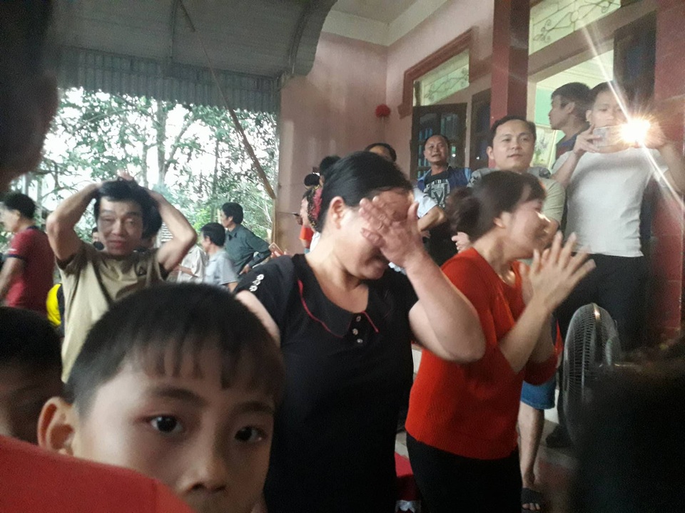 Hàng triệu người vỡ òa sau loạt đá luân lưu của U23 Việt Nam - 2
Người xem bật khóc tại nhà của thủ môn Bùi Tiến Dũng sau loạt đá Penalty (Ảnh: Duy Tuyên)