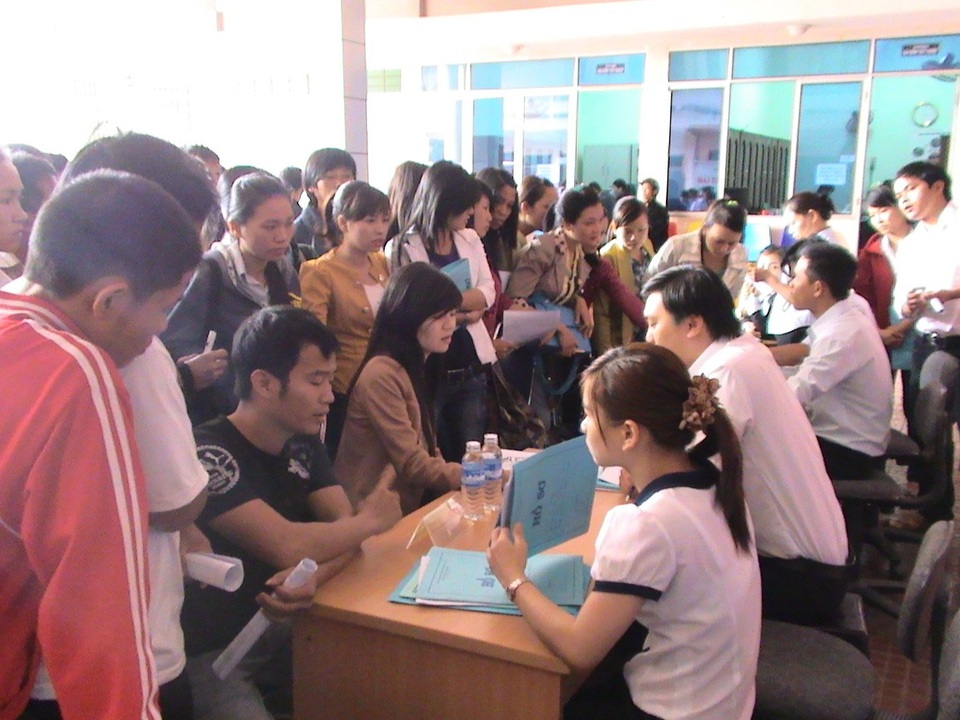 Hà Nội: Tăng cường các điểm, sàn giao dịch việc làm vệ tinh - 2 Hà Nội: Tăng cường các điểm, sàn giao dịch việc làm vệ tinh - 2