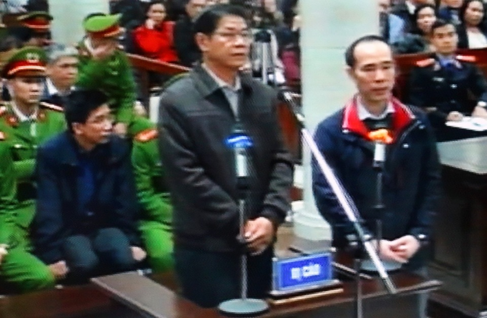 Xét xử vụ ông Thăng: “Ai đời ra công văn yêu cầu chuyển tiền ngay trong ngày!” - 2 Vũ Đức Thuận được yêu cầu đối chất lời khai với Nguyễn Ngọc Quý.