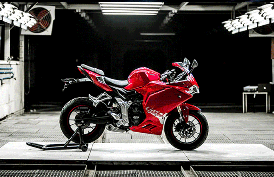 Benelli khiêu khích Ducati với mẫu “X-Diavel” sản xuất tại Trung Quốc - 1 Mẫu Benelli GPX Racing 150GR
