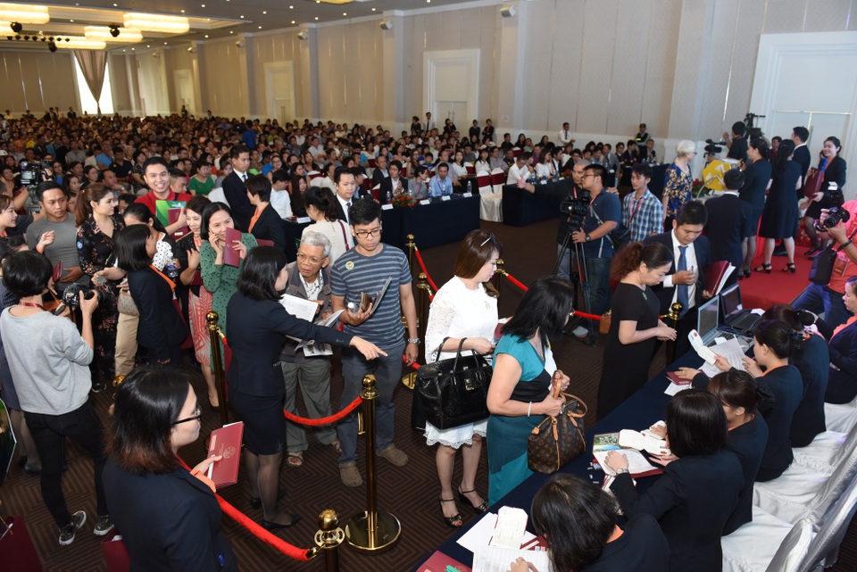 Nhà giàu Sài Gòn “khát” không gian sống chất lượng - 3
Gần 1.000 người đến tham dự đợt mở bán Midtown giai đoạn 1 vào tháng 2/2017