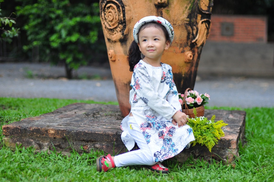 Nét cười bé gái 5 tuổi, nhìn không thể không yêu - 2 Nụ cười sáng bừng cả góc trời