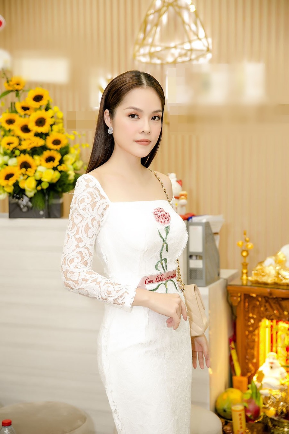 Sau ly hôn, Thành Đạt bất ngờ gửi hoa chúc mừng Diệp Bảo Ngọc - 10 Người đẹp Dương Cẩm Lynh.