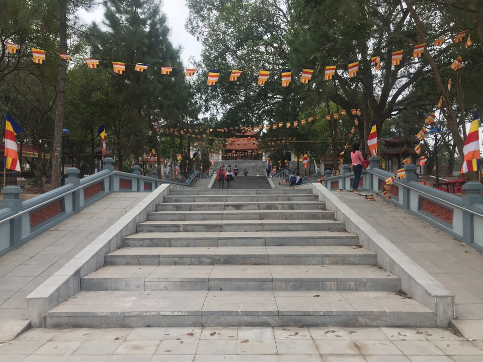 Ký cam kết không ngửa nón nhận tiền tại lễ hội Vùng Lim - 2 Đường lên trung tâm chùa Lim khang trang sạch đẹp