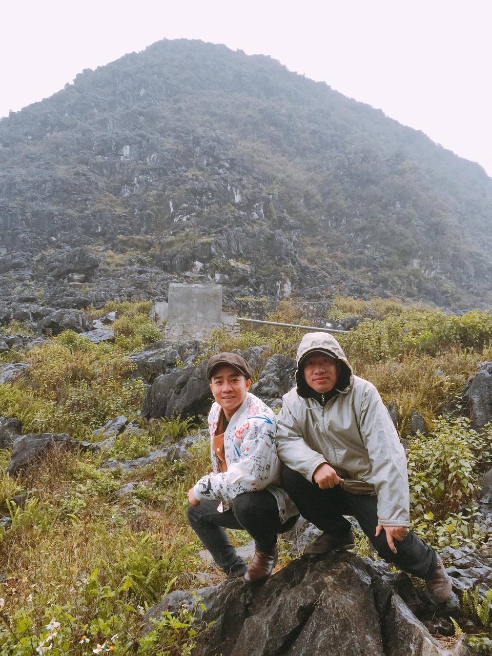 Duy Nam kể chuyện nhớ đời với “Táo” Quang Thắng - 4 Duy Nam và nghệ sĩ Quang Thắng trong lần đi diễn chung ở Đồng Văn - Hà Giang.