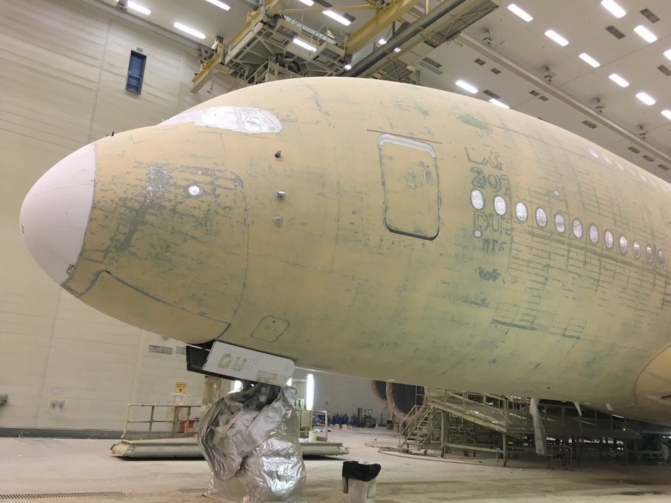 Khu bảo dưỡng máy bay Airbus 380, Boeing 777 trị giá 350 triệu USD ở Dubai - 3 Một chiếc A-380 đang chờ “khoác áo mới”.