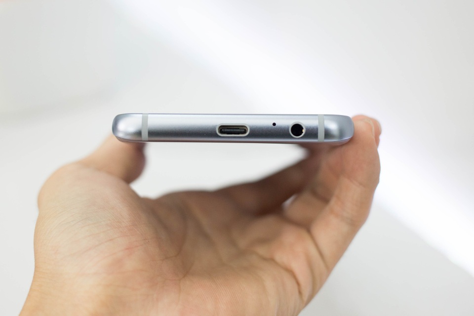 Đánh giá nhanh điện thoại Samsung Galaxy A8 (2018) - 9 Đánh giá nhanh điện thoại Samsung Galaxy A8 (2018) - 9