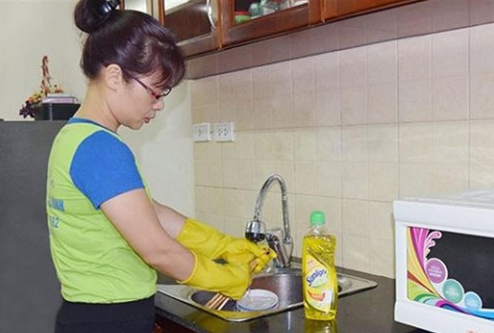 Dịch vụ bảo vệ, giúp việc ngày Tết đắt hàng - 1
Nhiều gia đình ở Hà Nội đã bắt đầu tìm người giúp việc trong dịp Tết 2018. Ảnh: IT
