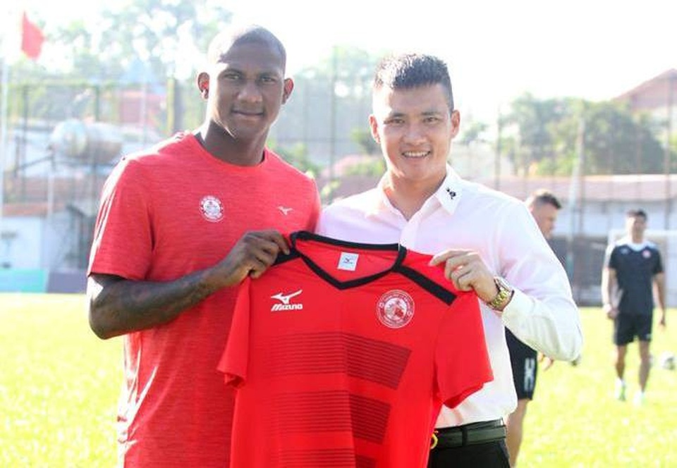 Nhật ký chuyển nhượng ngày 8/1: Man City hỏi mua Sanchez với giá rẻ - 3 Gustavo Santos Costa, ngoại binh mới của CLB TPHCM