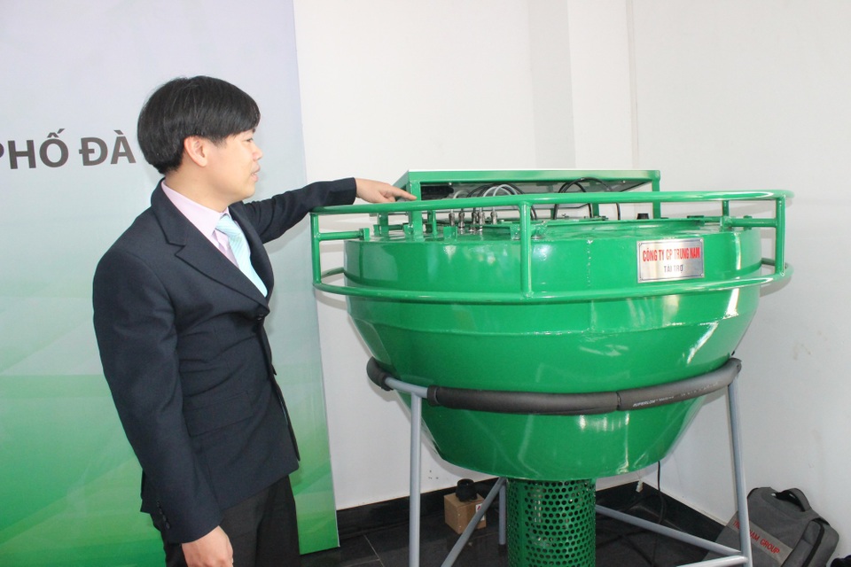 Đà Nẵng đưa vào sử dụng hệ thống quan trắc môi trường nước cảnh báo ô nhiễm - 2 Các trạm quan trắc được lắp đặt tại các sông, hồ nhằm giám sát chất lượng nước và cảnh báo ô nhiễm tại đây, đánh giá chất lượng nước thải công nghiệp, giám sát hoạt động xả thải của các cơ sở sản xuất công nghiệp… bảo vệ môi trường nước, phòng ngừa các sự cố ô nhiễm.