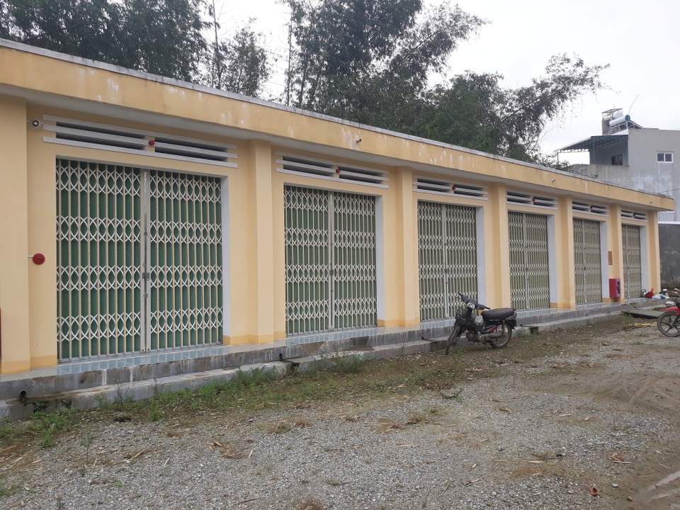 Để được buôn bán trong những kiot như thế này, tiểu thương phải đấu giá với mức giá khởi điểm thấp nhất là 200 triệu đồng/kiot