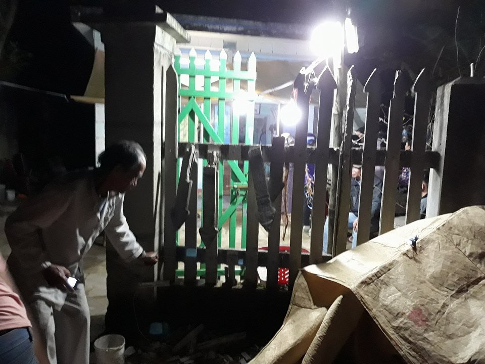 Cổng rào nhà ông Nguyễn Văn Tâm bị Vũ chặt phá