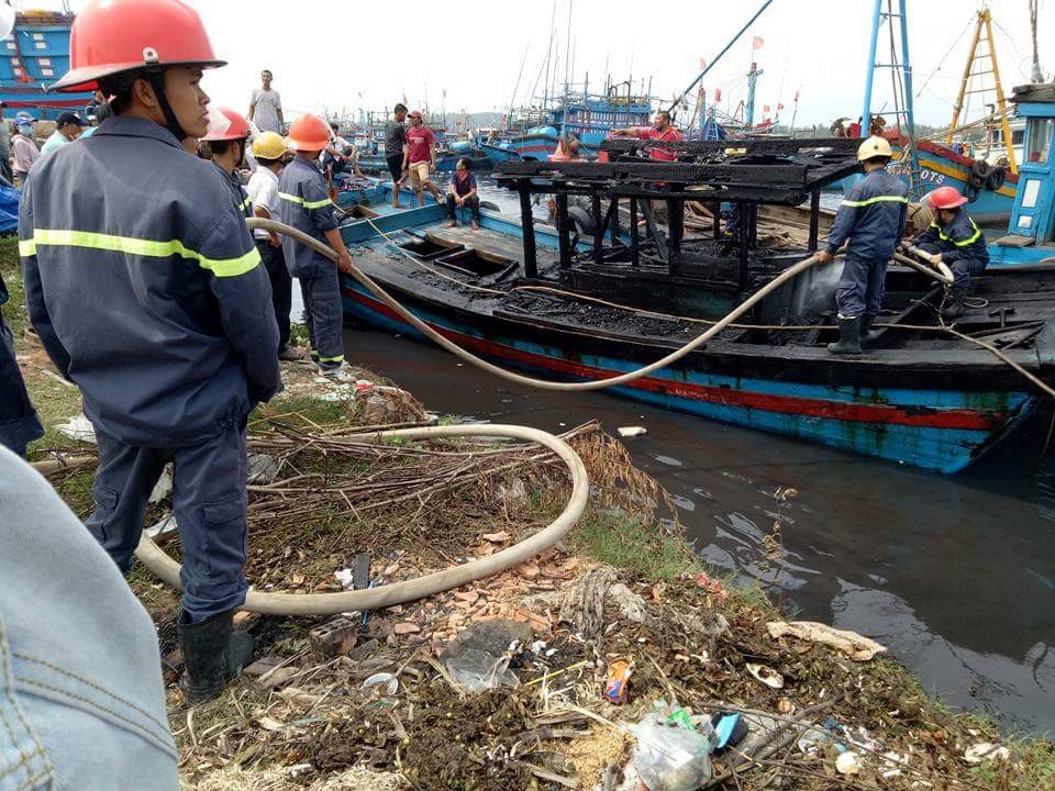 Những vụ cháy tàu cá liên tiếp xảy ra gây thiệt hại nặng cho ngư dân Quảng Ngãi