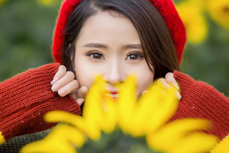 Nữ sinh xứ Nghệ “gây thương nhớ” với bộ ảnh ở cánh đồng hoa hướng dương - 10
Cùng ngắm nhìn thêm một số hình ảnh của Nguyệt Hằng ở cánh đồng rực rỡ hoa hướng dương.