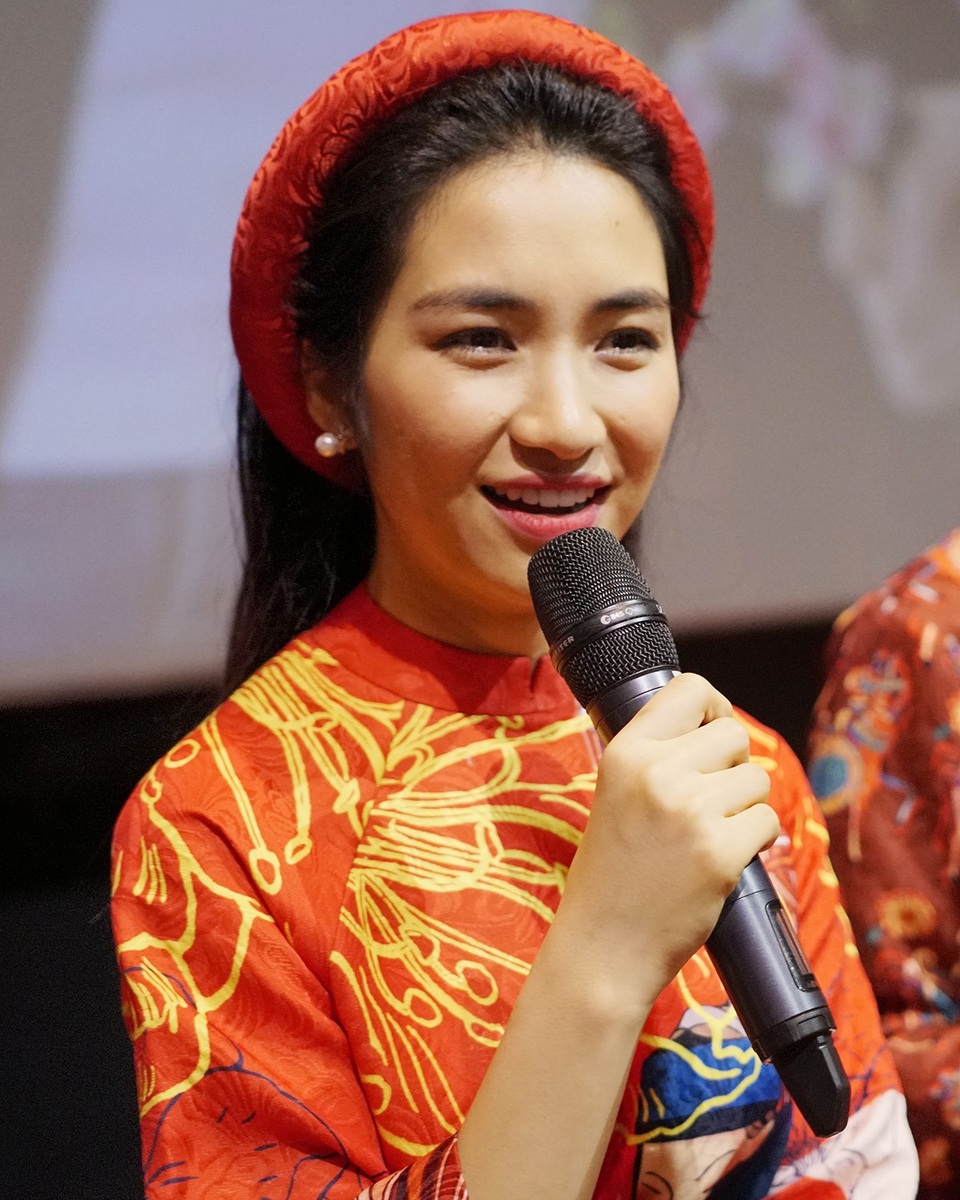 Hoà Minzy: “Nếu năm nay không thành công, 2019 sẽ nghỉ hát, lấy chồng sinh con” - 2 “Tôi muốn tập trung vào sự nghiệp để khán giả biết mình là một ca sĩ, họ công nhận khả năng của tôi ca hát, chứ không phải cover người khác. Tôi không muốn người ta chê tôi thêm nữa hay không tìm thấy bài hát nào của Hòa Minzy trên bảng xếp hạng. Tôi muốn có hit đình đám, Hòa Minzy mạnh mẽ tuyên bố.