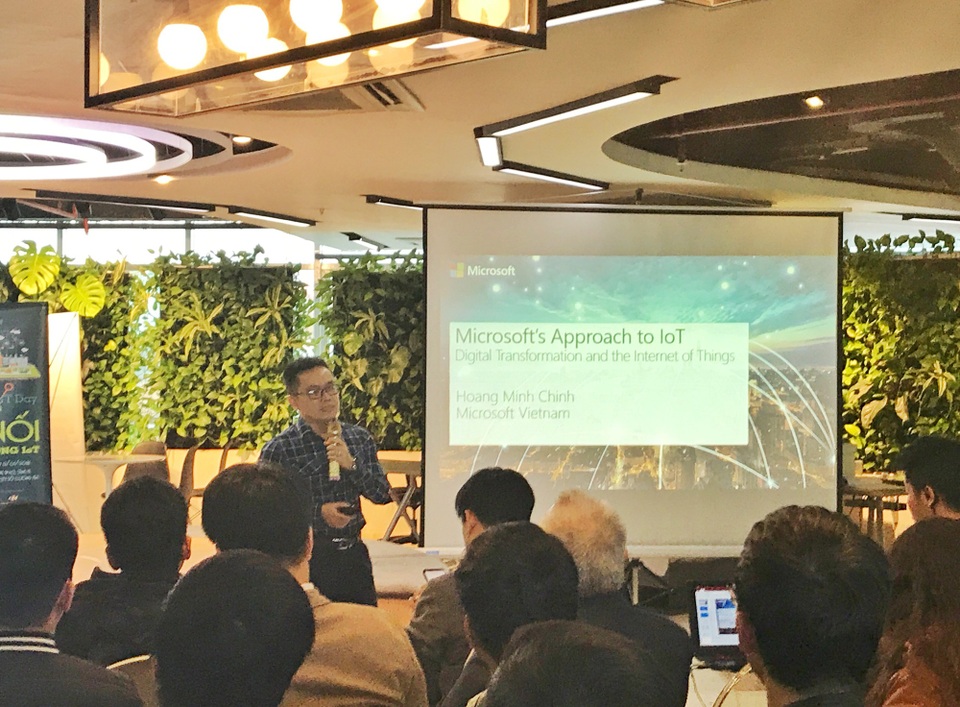 Thế giới sẽ có trên 30 tỷ thiết bị IoT vào năm 2020 - 3 Diễn giả Hoàng Minh Chính, đại diện của Microsoft Azure dự đoán trên thế giới sẽ có khoảng 30 tỷ thiêt bị IoT vào năm 2020.