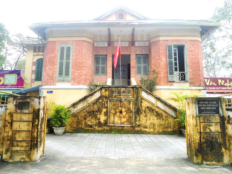 Đề xuất giữ biệt thự Pháp cổ 100 năm tại Huế trước thông tin bị đập bỏ - 5 Hiện các văn nghệ sĩ Huế đang có ý kiến nên giữ lại ngôi biệt thự Pháp cổ hơn 100 năm tuổi nói trên