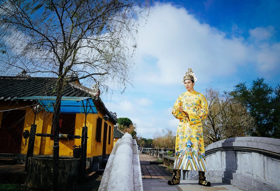 Ngọc Tình, Khánh Ngân làm sống lại hình ảnh vua chúa vương triều xứ Huế - 4 Ngọc Tình, Khánh Ngân làm sống lại hình ảnh vua chúa vương triều xứ Huế - 4