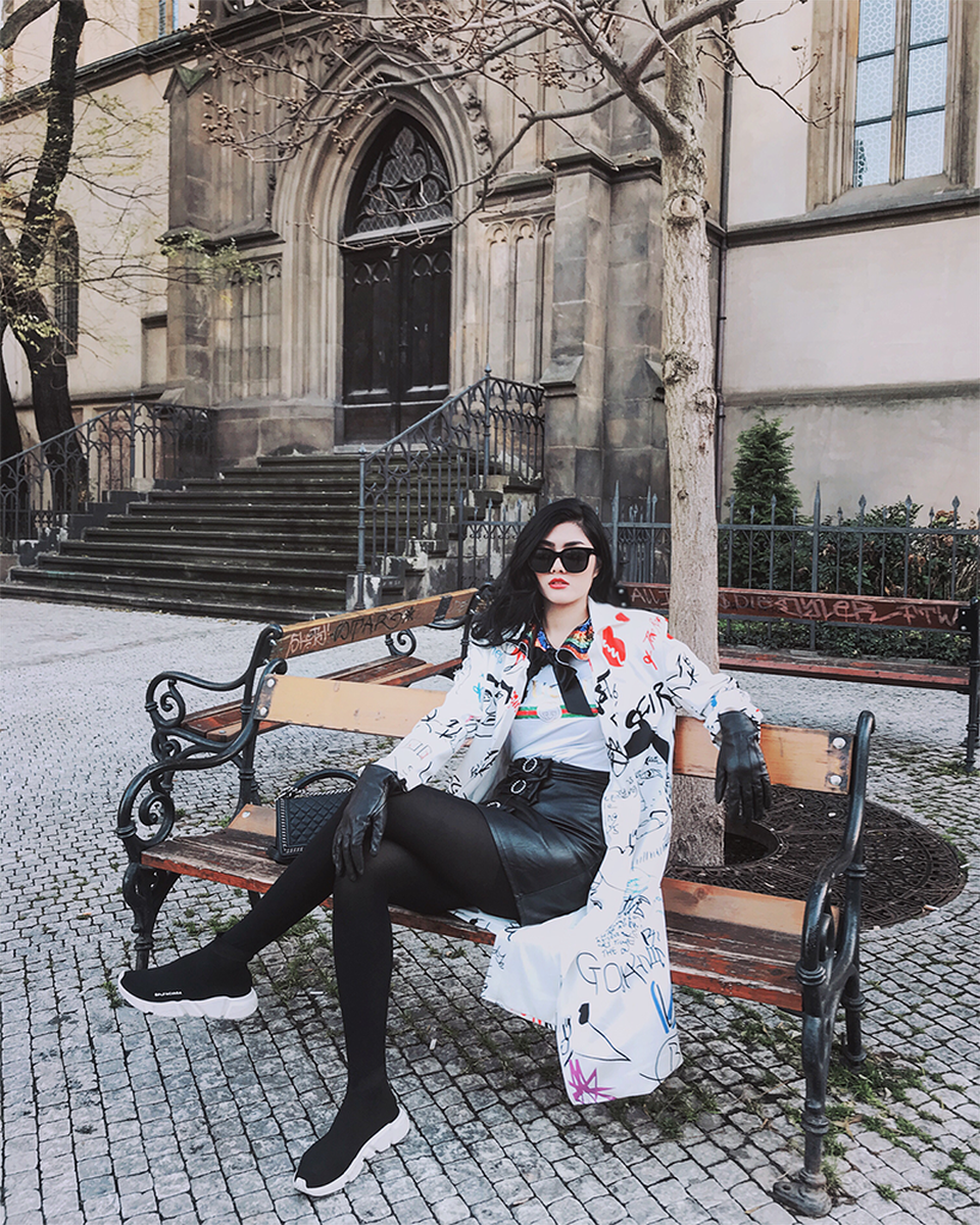 Chính những hình ảnh này đã thu hút và  Huỳnh Tiên quyết định lưu lại hình ảnh đất nước, con người Praha qua lời tâm sự cô đơn, trống trải của một cô gái vừa chia tay người yêu, chọn cách tạm quên những kỷ niệm quá khứ bằng cách thoát khỏi những không gian quen thuộc trong sản phẩm âm nhạc “Ta chợt xa”.