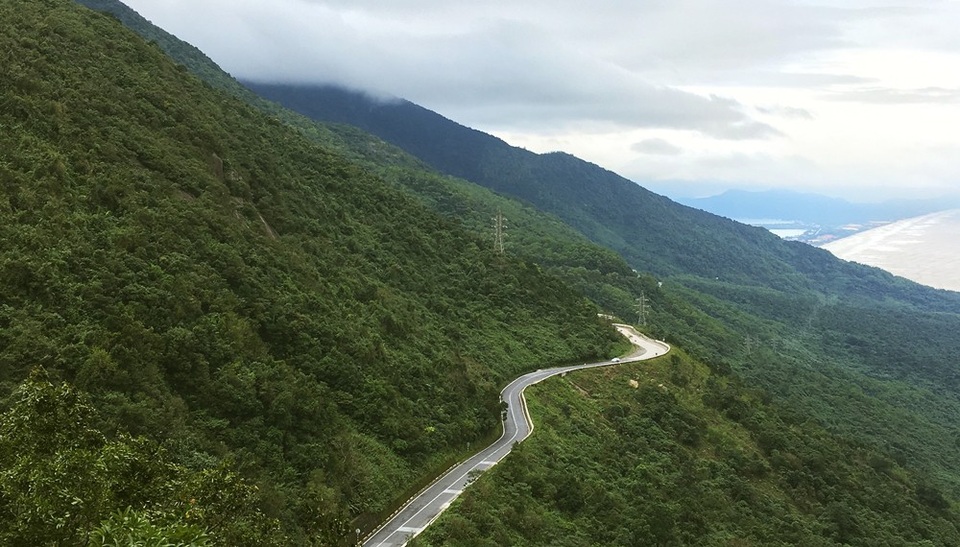“Tứ Đại Đèo” ngoạn mục hấp dẫn phượt thủ - 1 Cung đường đèo Hải Vân ngoạn mục nối liền Đà Nẵng và tỉnh Thừa Thiên Huế