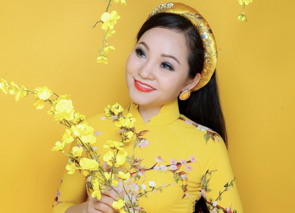 Nghệ sĩ Ưu tú, “nữ hoàng Opera”… hát bolero có bị xem là thụt lùi? - 1 Việc NSƯT Khánh Hòa bất ngờ ra album bolero khiến nhiều người nghĩ chị đang chạy theo trào lưu.
