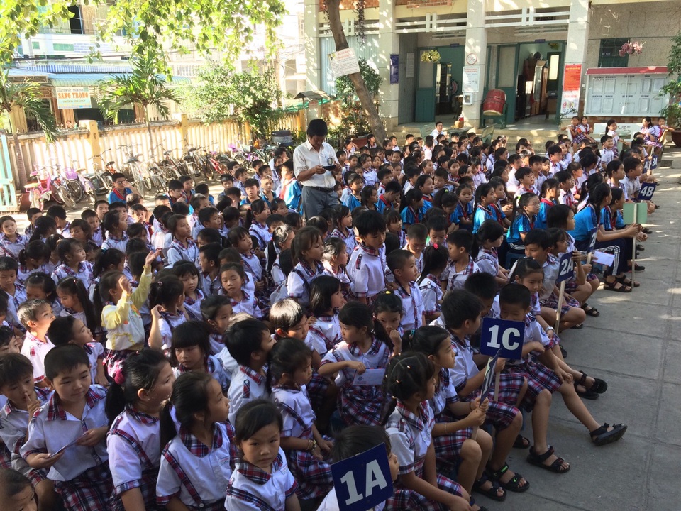 175 suất học bổng Grobest VN đến với học sinh nghèo Bình Thuận, Ninh Thuận - 1 Các em học sinh trường TH Hòa Phú 1 và Hòa Phú 2 vui mừng đón nhận học bổng